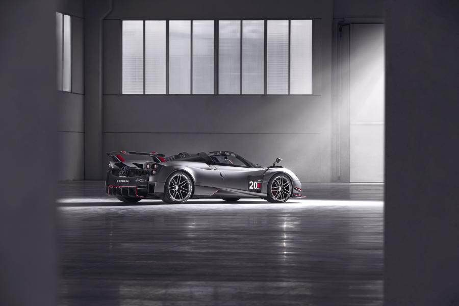  Pagani Huayra Roadster BC 2019 года  (фото 17 из 43)